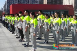 许昌学院师生代表赴河南省许昌市烈士陵园参加