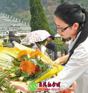 从民俗文化性和道德教化性来分析哭丧曲的内涵