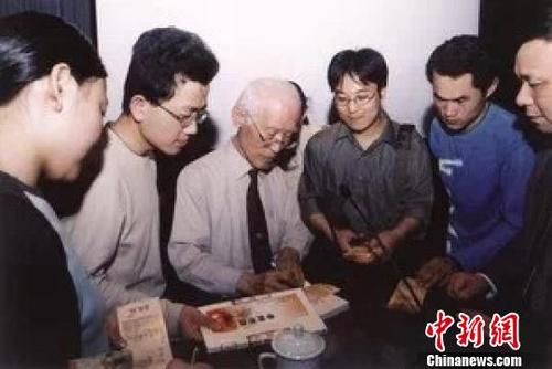 余光中先生病逝母校南京大学发唁电悼念