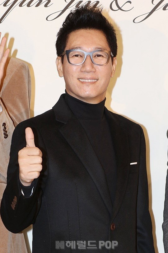 池石镇父亲去世 目前暂停工作为父守灵（图）