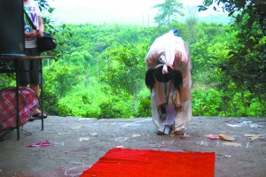 重庆职业哭丧人生存状态:月入多为七八百元(组图)