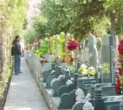 水葬既有做功德的内涵,但也呈现出低贱的一面