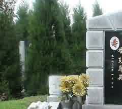 岩洞墓年代和族属